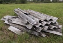 Umweltsauerei bei Bausendorf: Eternitplatten an B49 illegal entsorgt