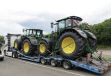 Traktor-Transport auf A1: Ladung schlecht gesichert – Ausnahmegenehmigung missachtet