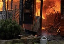 Gartenhaus brennt in Wittlich: Flammen greifen auf weiteres Gartenhaus über