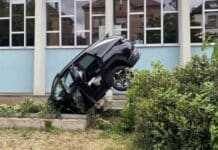 RLP: Gas mit Bremse verwechselt – 72-Jährige durchbricht Hecke