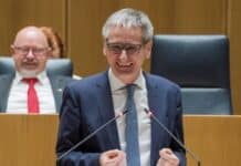 Scheidender Landtagspräsident Hering: Demokratie muss wehrhaft sein