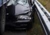 RLP: Unfall auf Autobahn – PKW zwischen Gliederzug und Schutzplanke eingeklemmt