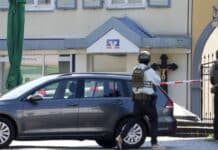 Update: Wohl keine Kunden unter Geiseln in Bankfiliale – Rettungsstation aufgebaut