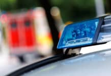 Auf Motorhaube geschleudert: 14-Jähriger auf E-Scooter bei Unfall schwer verletzt