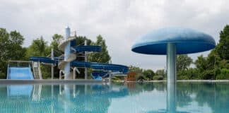 Vierjähriger tot im Freibad entdeckt: Kind vermutlich ertrunken