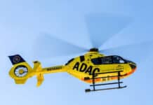 Ohne Helm und betrunken in Pkw gekracht: Quadfahrer verunglückt schwer