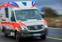 Schwerverletzter bei Merzkirchen: Postfahrer muss ausweichen und stürzt Böschung hinunter