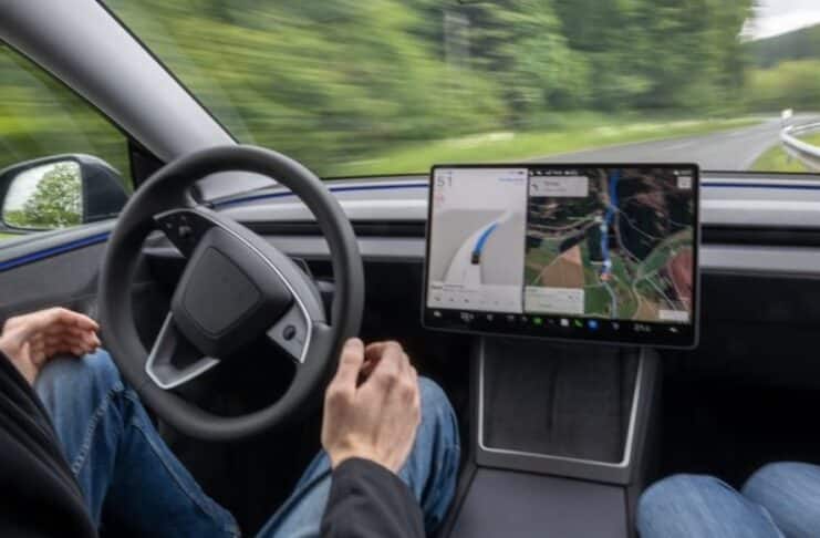 Pilotprojekt in der Eifel: Selbstfahrende Teslas bringen Schüler und Senioren ans Ziel