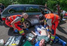 Auto in Menschenmenge – Rettungskräfte üben Ernstfall