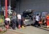 Auto kracht in Supermarkt – Beifahrerin schwer verletzt