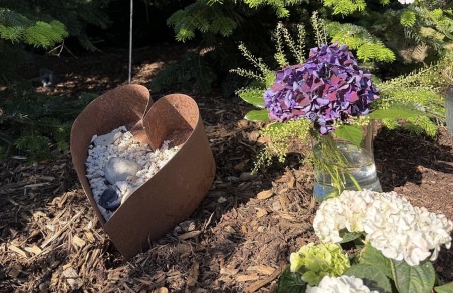 Trier-Bestattung-der-Eltern-im-Garten-Es-f-hlt-sich-gut-und-richtig-an-