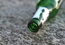 Region: Mit Bierflasche ins Gesicht geschlagen – Opfer ins Krankenhaus