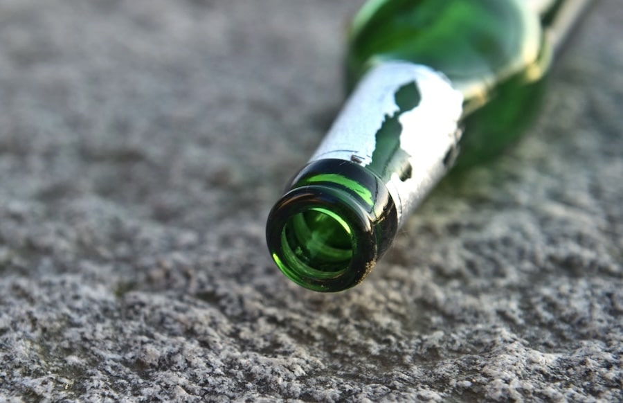 Region-Mit-Bierflasche-ins-Gesicht-geschlagen-Opfer-ins-Krankenhaus