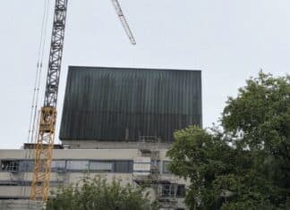 Theater Trier: Sanierung des Bühnenturms gestartet – Photovoltaik statt Kupferfassaden