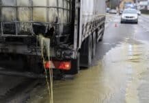 RLP: 1.000 Liter-Tank mit Frittierfett läuft auf Straße aus – stundenlange Sperrung