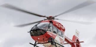 RLP: PKW kollidiert in Linkskurve mit Baum – Beifahrerin (46) tot an Unfallstelle