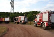 Großeinsatz bei Waldbrand: Schwierige Löscharbeiten wegen Explosionsgefahr