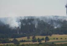Update: Waldbrand in Gebiet mit Kampfmitteln – Ort wird komplett geräumt