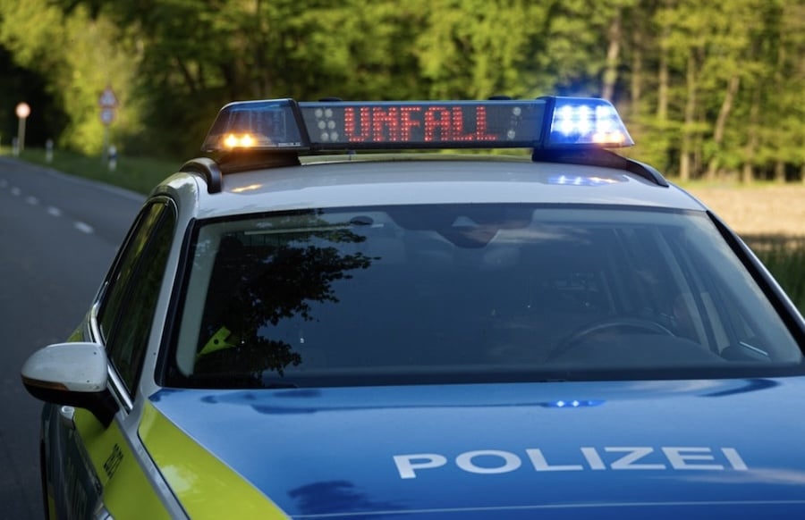 Schwerer-Unfall-im-Hunsr-ck-PKW-berschl-gt-sich-und-f-ngt-Feuer-Zeugen-helfen-Fahrer