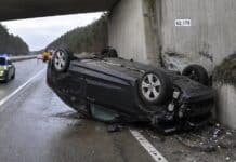 RLP: Auto prallt gegen Beton-Widerlager von Brücke – vier Verletzte ins Krankenhaus