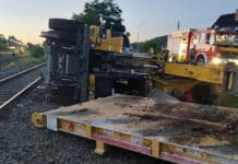 Gleisbagger kippt bei Bauarbeiten um – Ein Verletzter