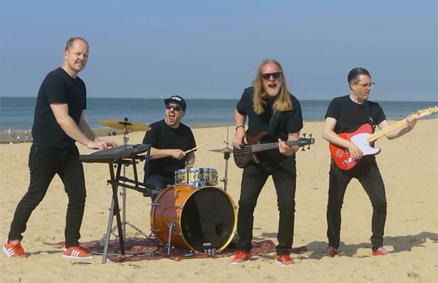 Trier-Sensationeller-Charterfolg-Bereit-f-rs-Leben-entwickelt-sich-zum-gesamtdeutschen-Rock-Ph-nomen