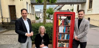 Konz: Stöbern und entdecken – Neuer Bücherschrank vor der Stadtbibliothek