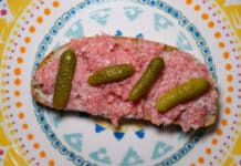 Achtung – Rückruf! Zwiebelmettwurst von Aldi könnte Bakterien enthalten