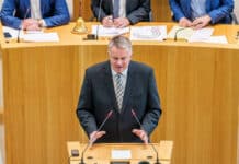 Regierungserklärung von Schnieder: Ansiedlung von Unternehmen soll Priorität haben