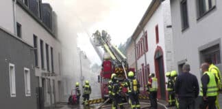 Wohnhaus brennt in Schweich – Mehrere Verletzte