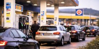 Spritpreise Luxemburg heute: Diesel weiter günstig – das kosten Benzin und Diesel am Mittwoch Autos an einer Tankstelle in Luxemburg beim Tanken – aktuelle Spritpreise für Diesel und Benzin