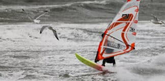 Opfer aus Rheinland-Pfalz: Toter Windsurfer auf Fehmarn entdeckt