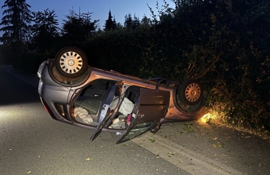 Hunsr-ck-Polizei-findet-Unfallwagen-auf-dem-Dach-Fahrer-verschwunden