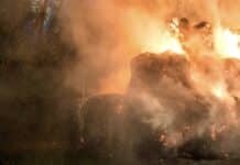 Rundballen-Brand im Eifelkreis: Verdächtige Personen beobachtet