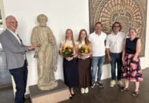 Trier: Weinkönigin und Weinprinzessin stellen sich im Rathaus vor
